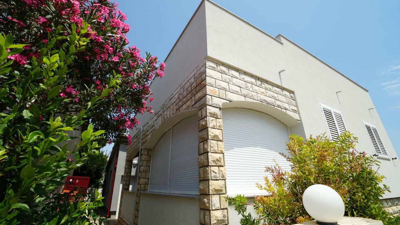 Villa Lulic Vir Exterior photo